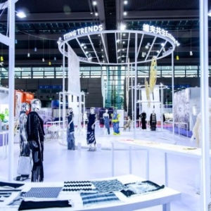 作为创意与商业的关键转化枢纽，FS“有料选品”区围绕“自然新章 ...